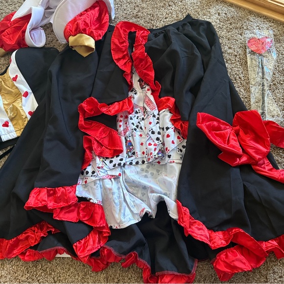 Queen of Hearts Costume - Picture 7 of 16